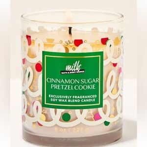 Bath & Body Works Single Wick Candle 
Cinnamon Sugar Pretzel Cookie